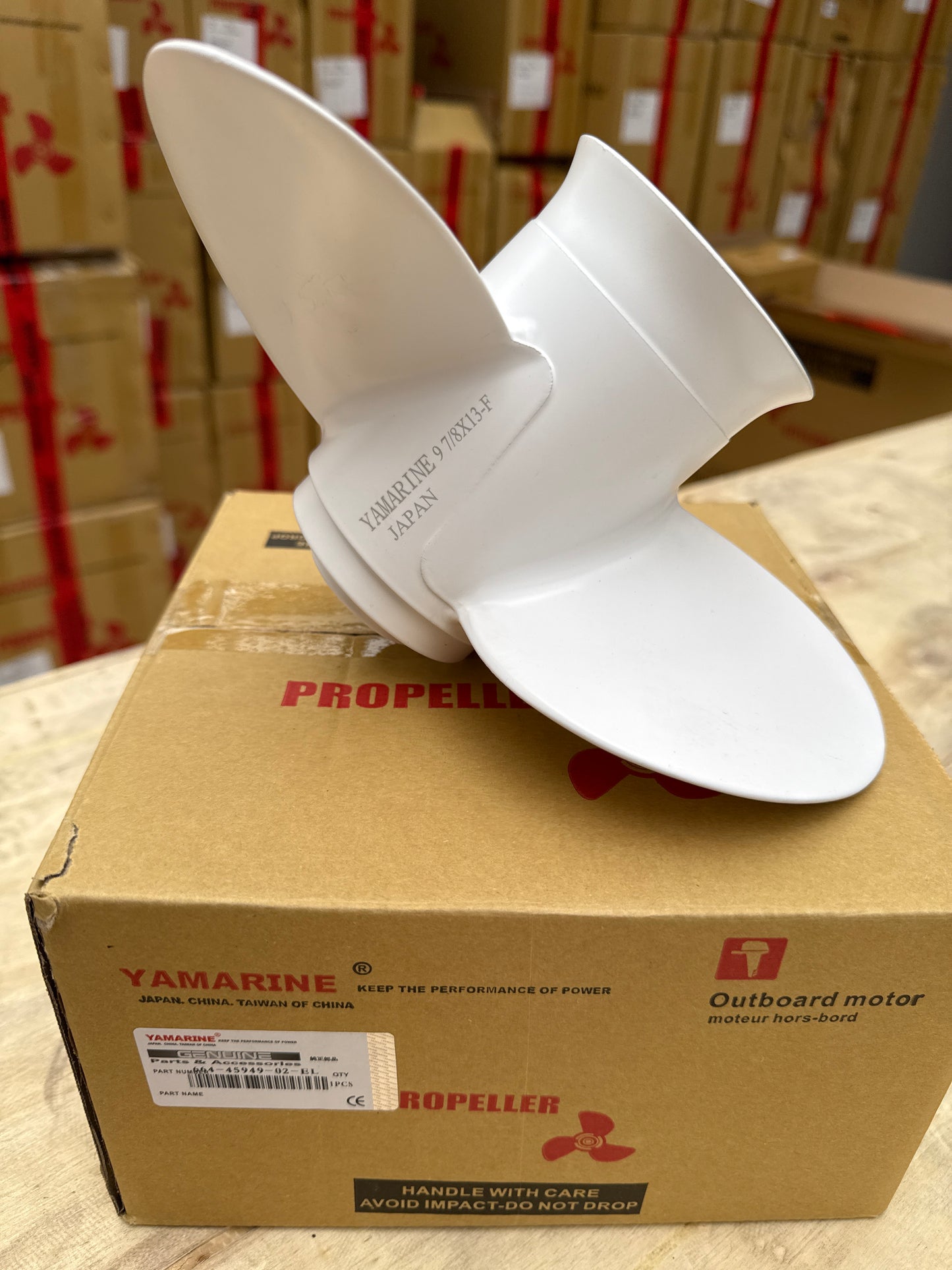 PROPELA  de YAMAHA 25HP (9 7/8 X 13)Velocidad 💨